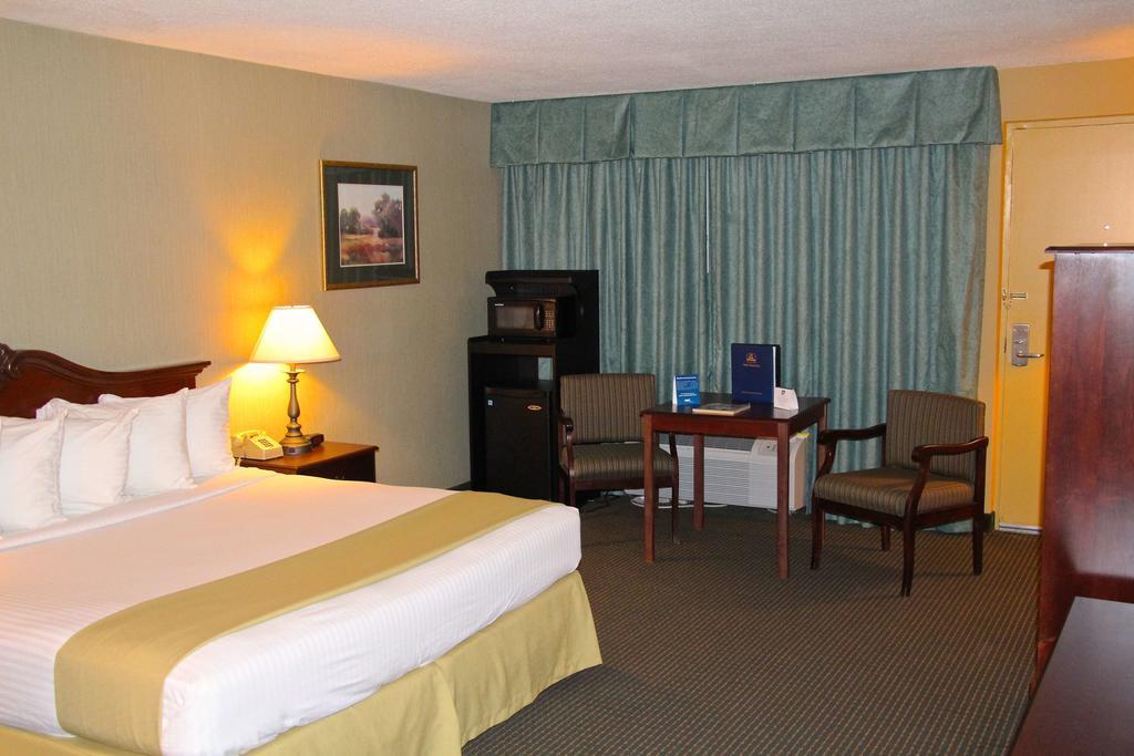 Clarion Inn Falls Church-Arlington Exteriér fotografie